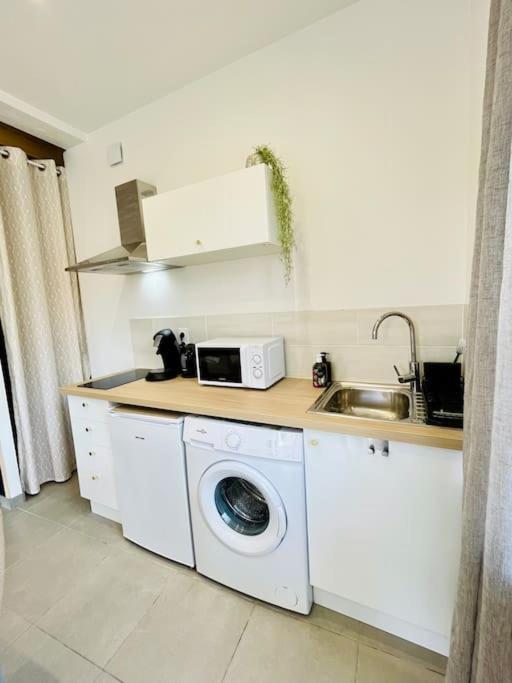 La Maison L'Oiseau Bleu Saint-Victor-de-Morestel ภายนอก รูปภาพ