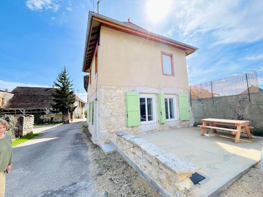 La Maison L'Oiseau Bleu Saint-Victor-de-Morestel ภายนอก รูปภาพ