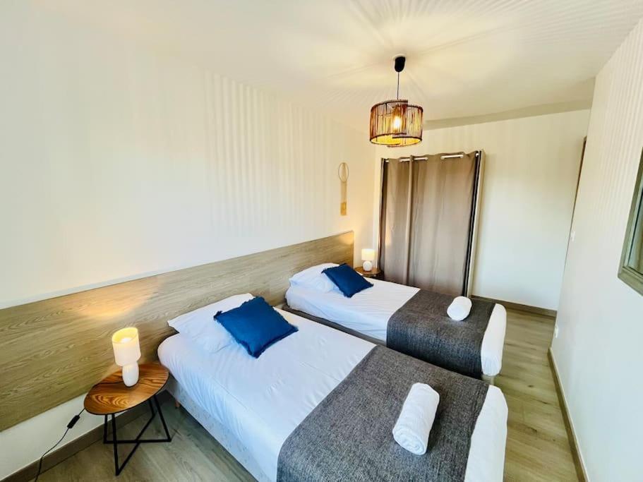 La Maison L'Oiseau Bleu Saint-Victor-de-Morestel ภายนอก รูปภาพ