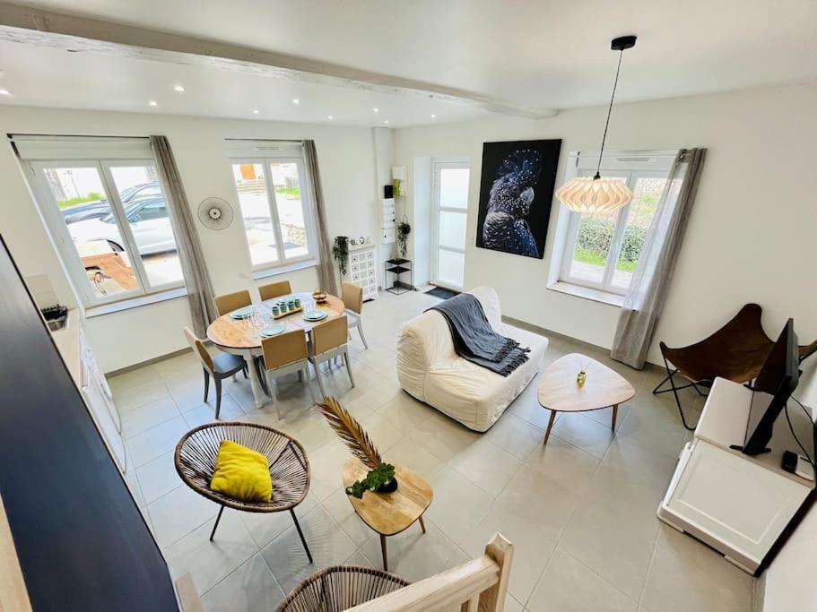 La Maison L'Oiseau Bleu Saint-Victor-de-Morestel ภายนอก รูปภาพ